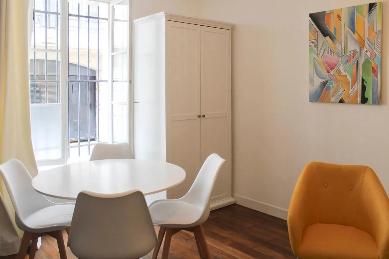 Cozy And Practical Cocoon At The Heart Of Paris Apartment
