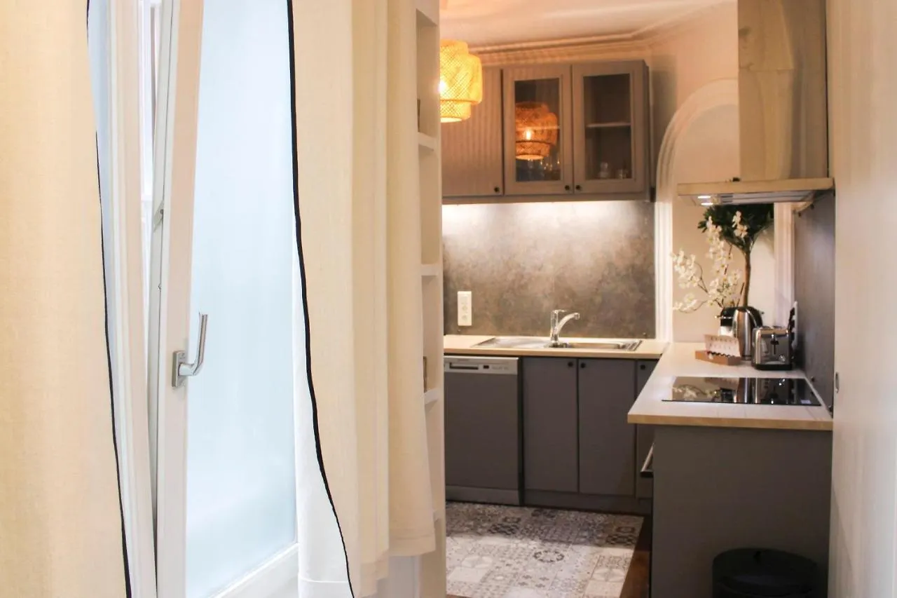 Cozy And Practical Cocoon At The Heart Of Paris Apartment